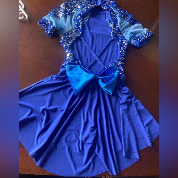 Dance coustume - Picture 2 of 4